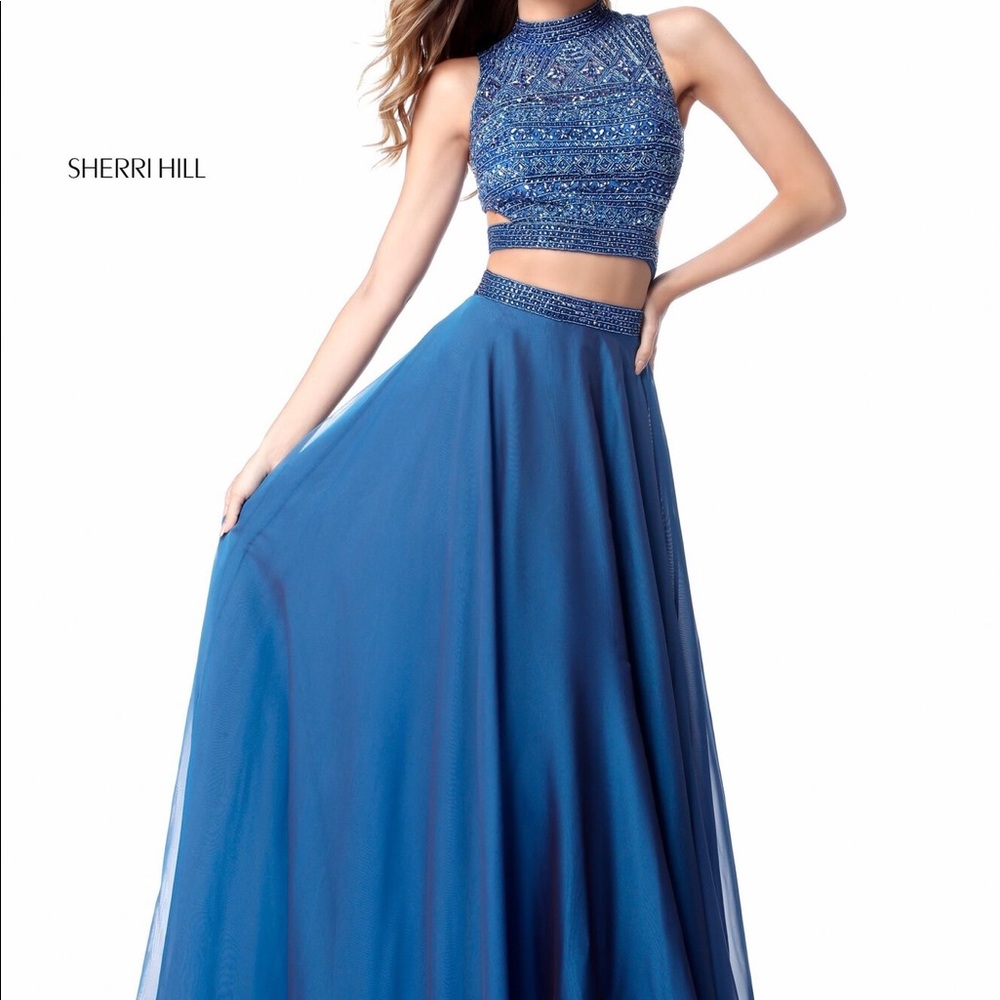 💙Sherri Hill High Neckline Blue Iridescent Prom/Homecoming dress💙